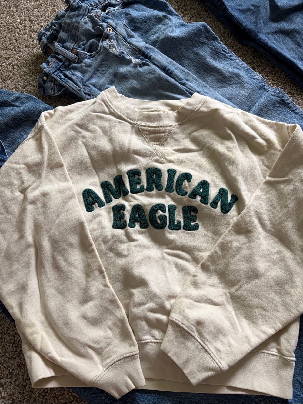 AE crew neck. Great condition XS.